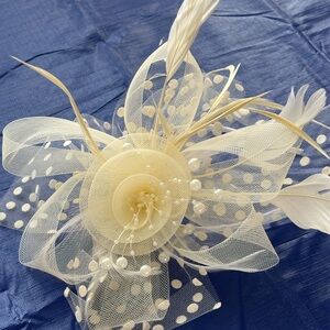 Elegant Cream Fascinator with Feathers